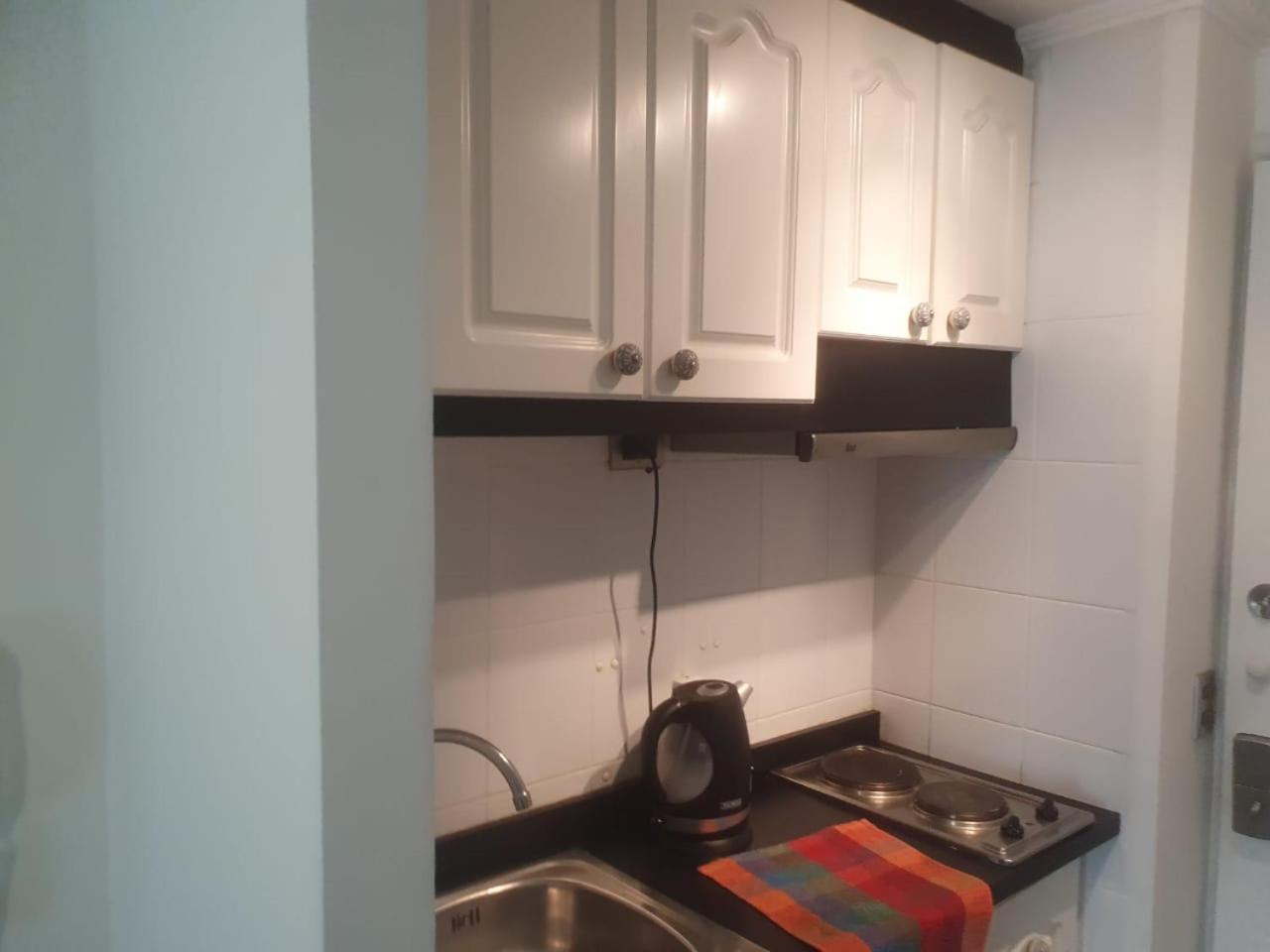 Departamento Centrico En Providencia , A Cuadra De Metro Y Muy Cercano A Costanera Center * Santiago