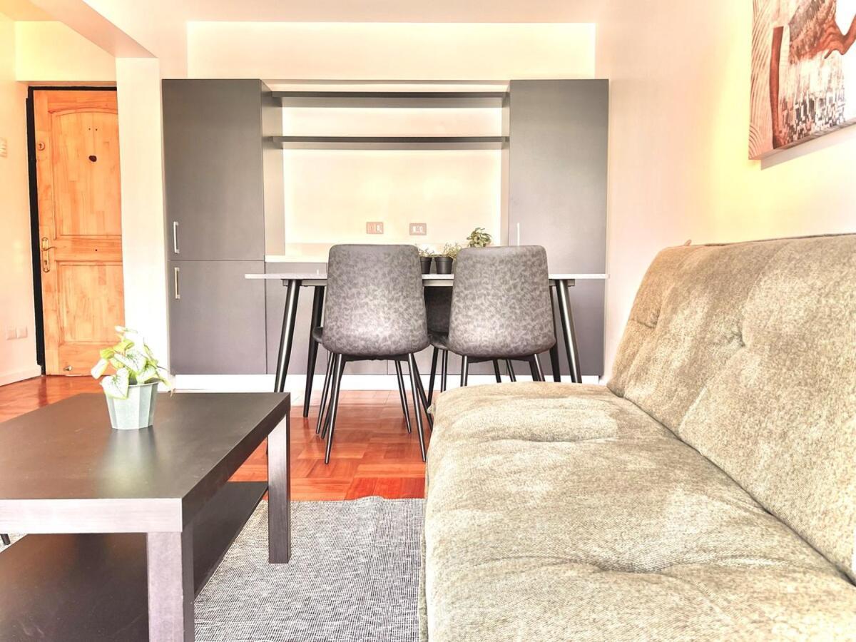Clasico Depto Remodelado Con Vista A Costanera Center Apartment Santiago