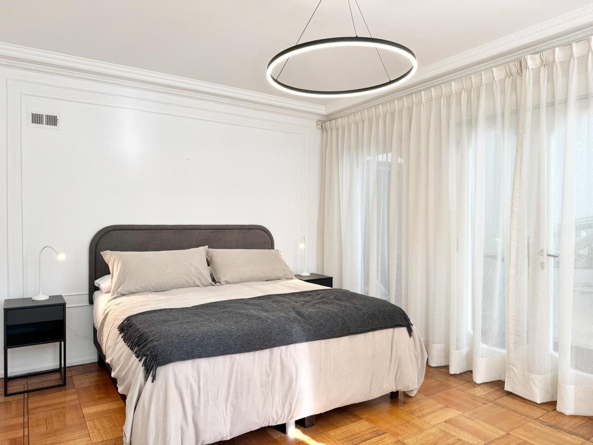 Apartamento Spacious And Elegant Neoclassical Style