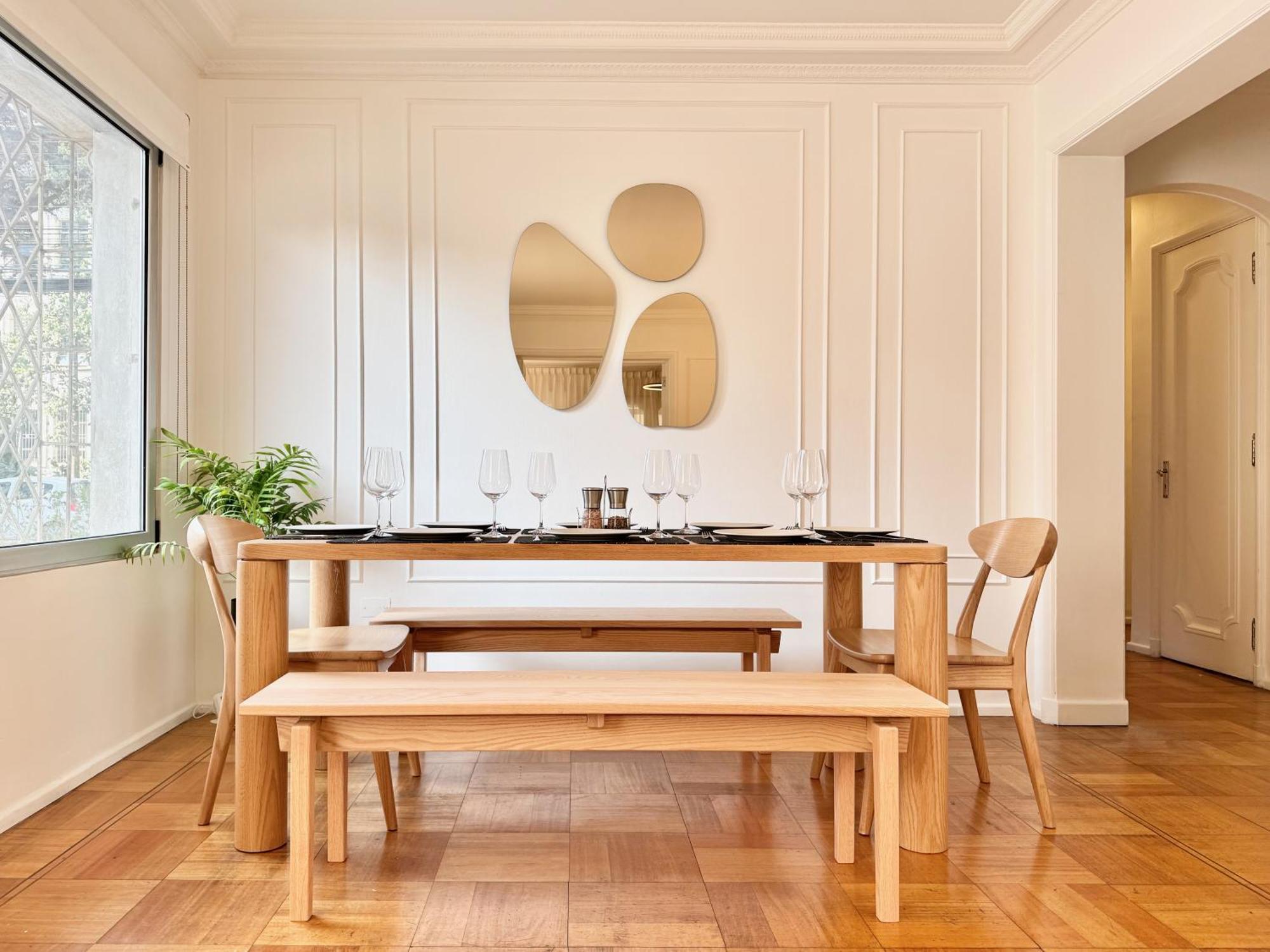 Spacious And Elegant Neoclassical Style Apartamento