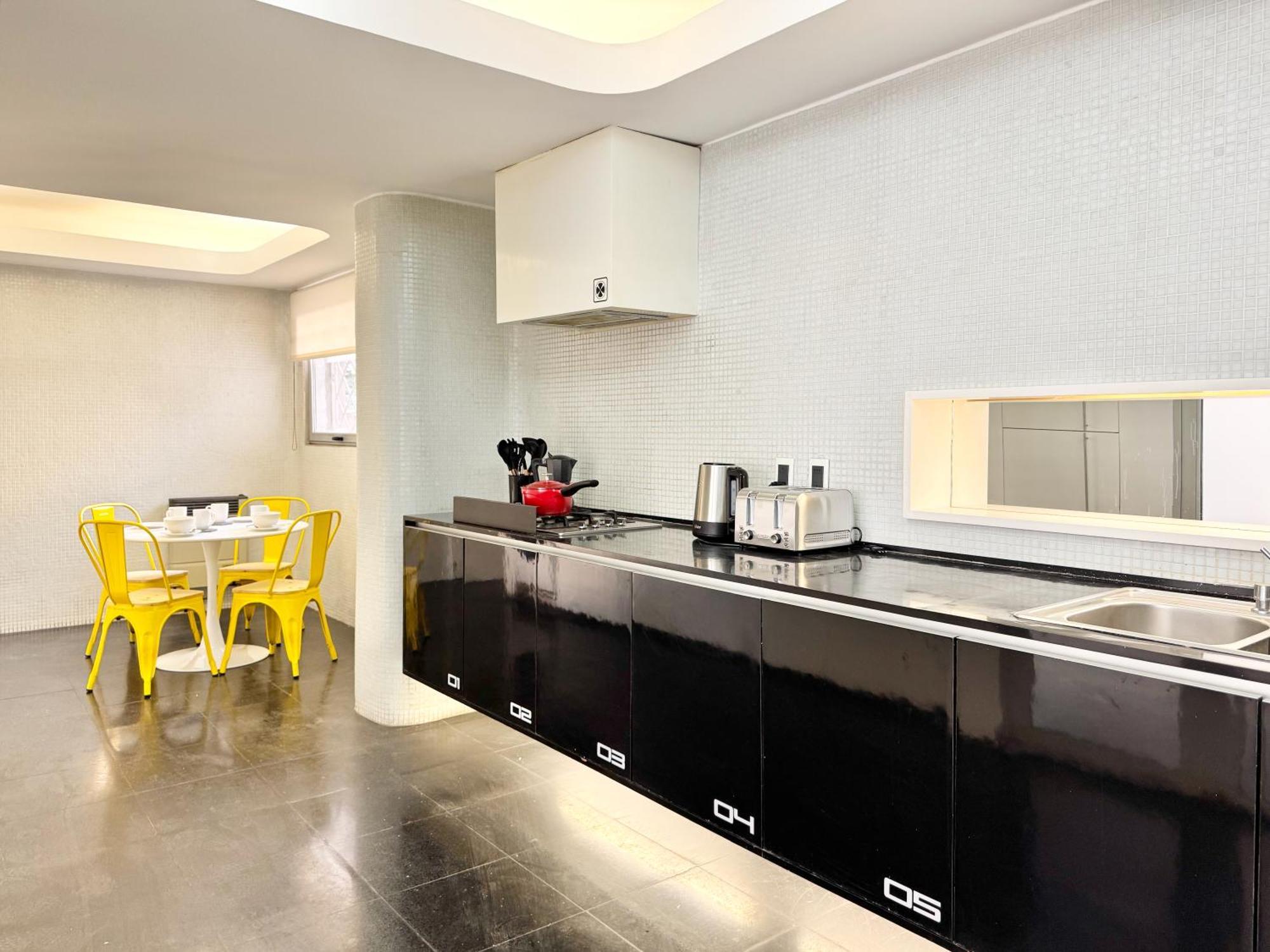 Apartamento Spacious And Elegant Neoclassical Style