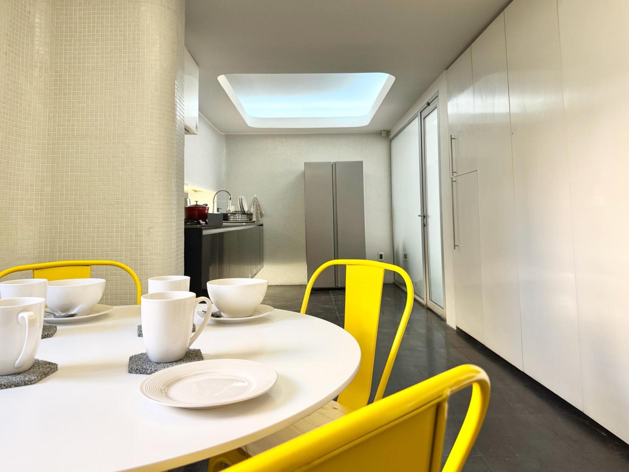 Spacious And Elegant Neoclassical Style Apartamento *