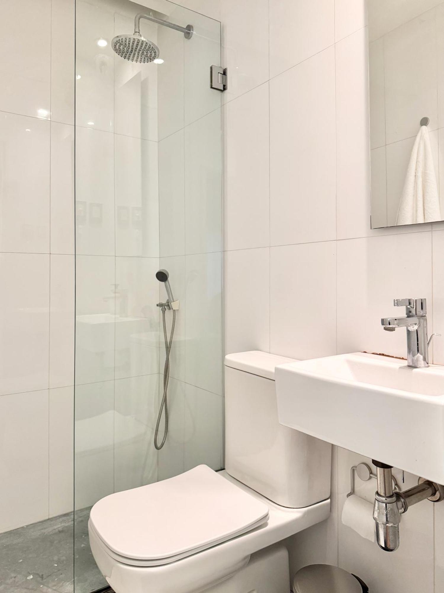 Spacious And Elegant Neoclassical Style Apartamento *