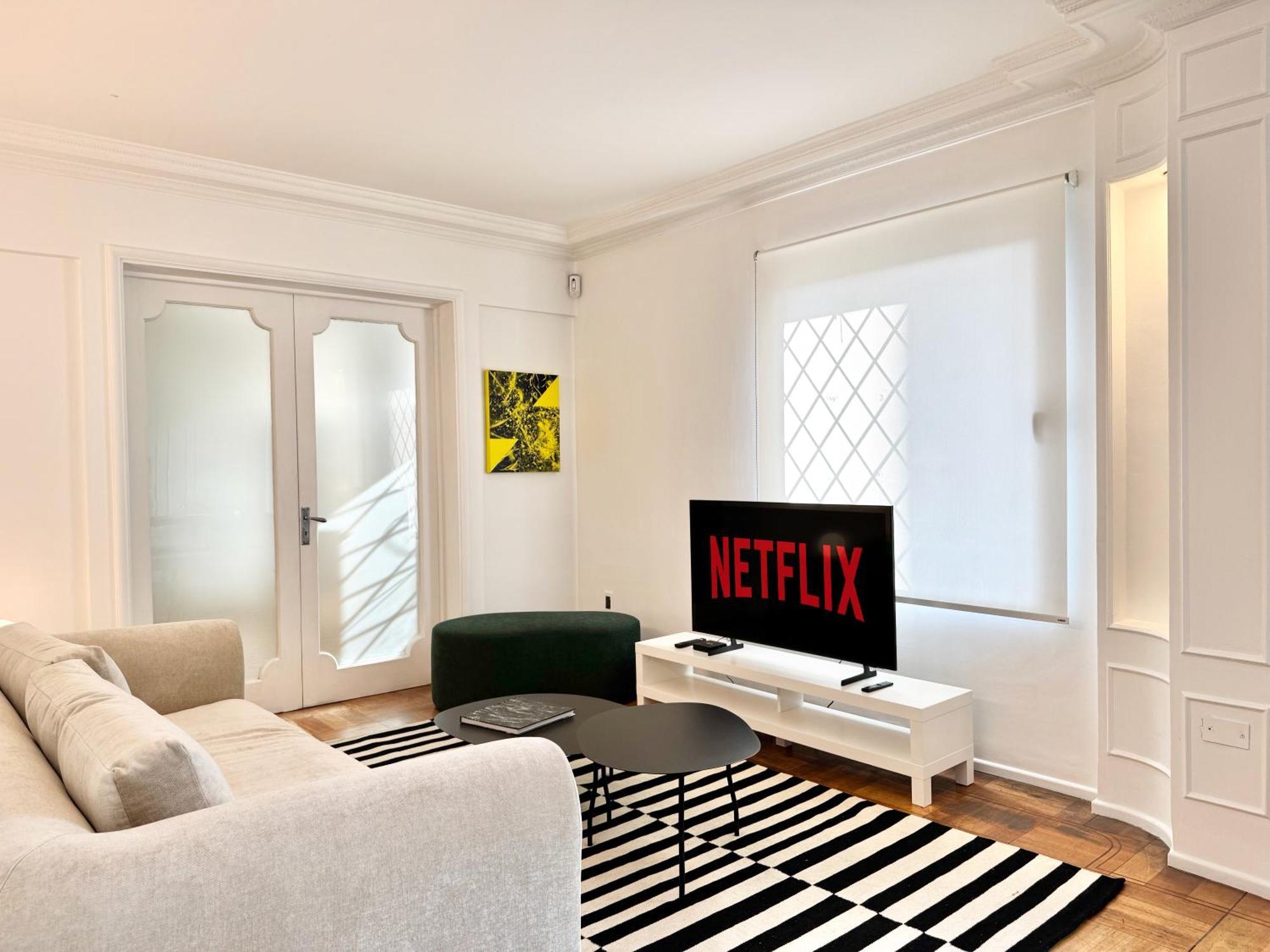 Apartamento Spacious And Elegant Neoclassical Style