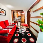 Infinity Apartments (Huérfanos y Merced)