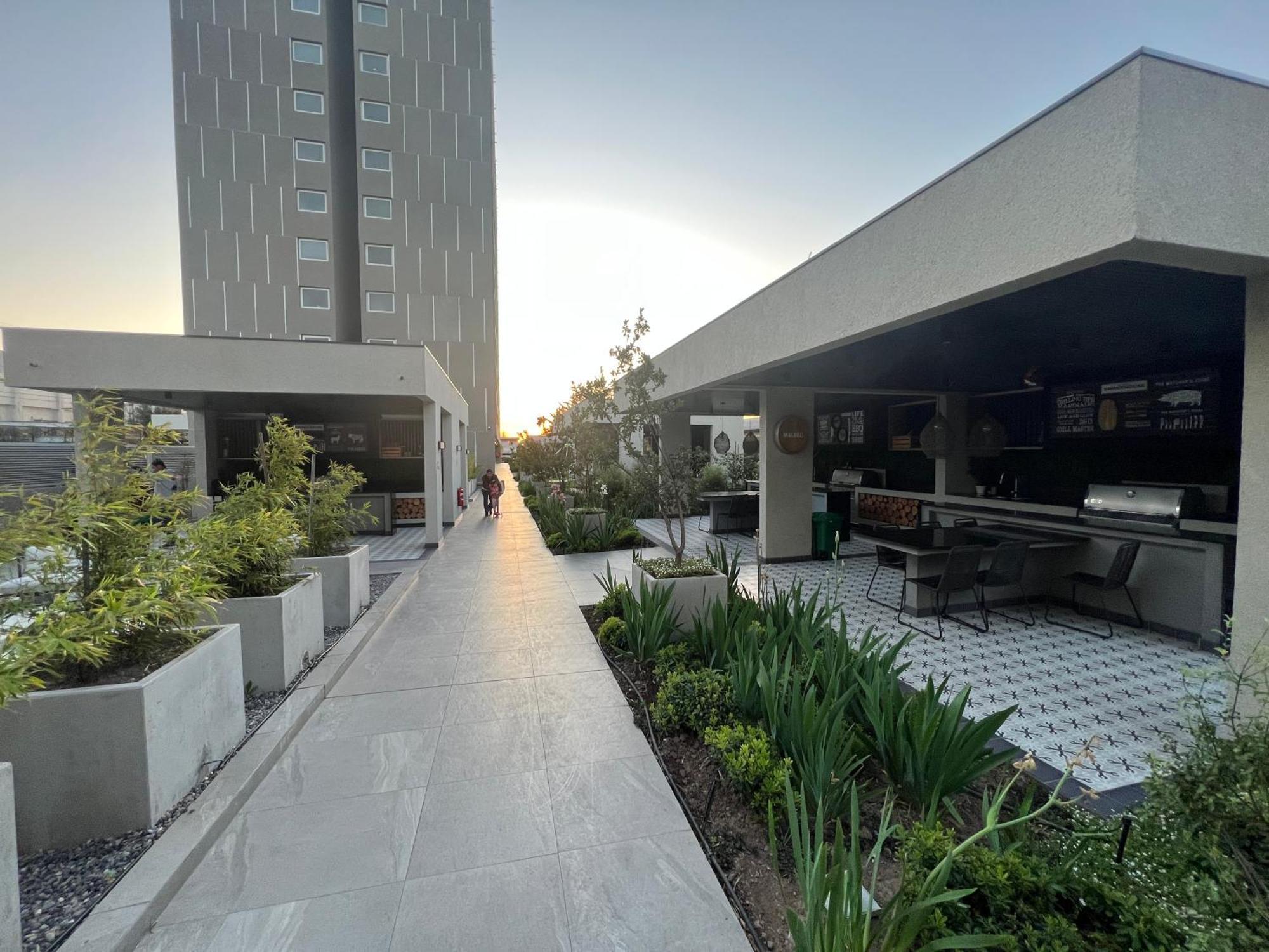 Loica Hosts * Santiago de Chile