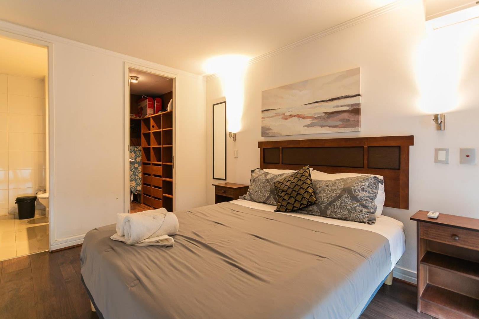 Spacious Steps Away From Parque Arauco Apartamento