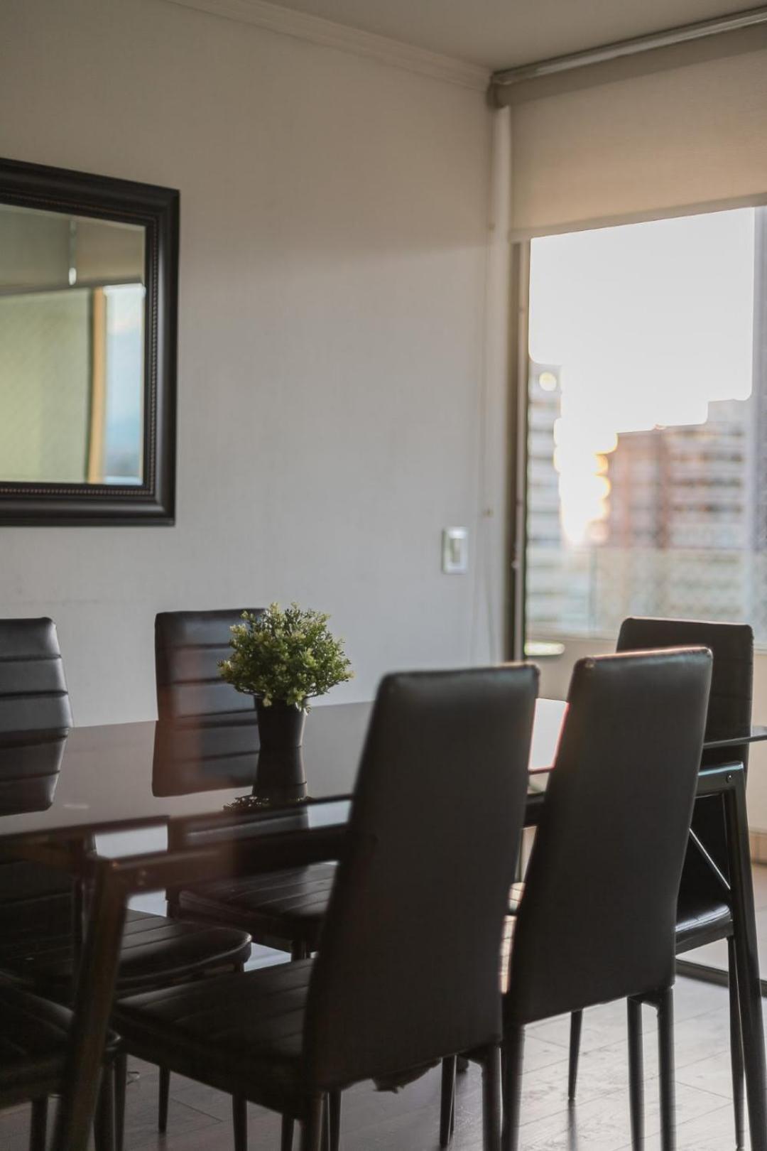 Spacious Steps Away From Parque Arauco Apartamento *
